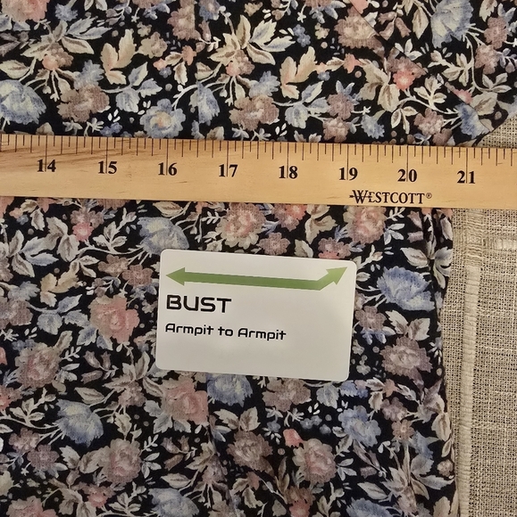 J.Jill Medium Cotton Modal Blend Pleated Floral Tunic - Picture 11 of 11